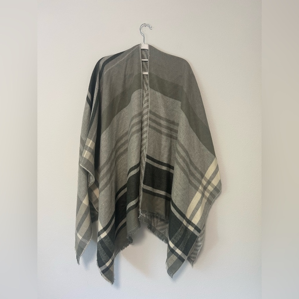 Open Soft Knit Shrug/Poncho